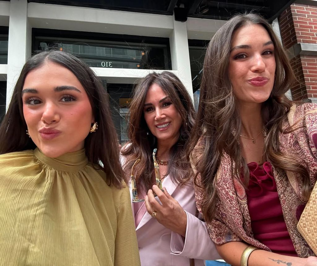 Pepa Gea, con sus dos hijas en el fin de semana de boda