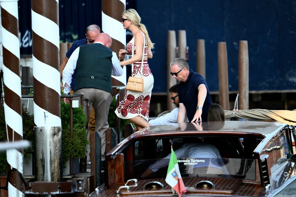 Ivanka Trumpy su familia llegaron al hotel St, Regis Hotel para hospedarse durante su estancia en Venecia.