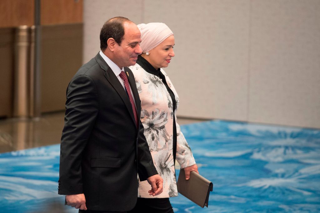 El presidente egipcio, Abdel Fattah al-Sisi, y su mujer, Entissar Amer, llegando a la Cumbre de los BRICS en Xiamen, China, en septiembre de 2017