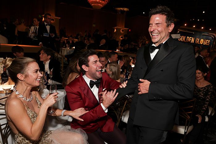 Bradley Cooper se divierte en los Globos de Oro