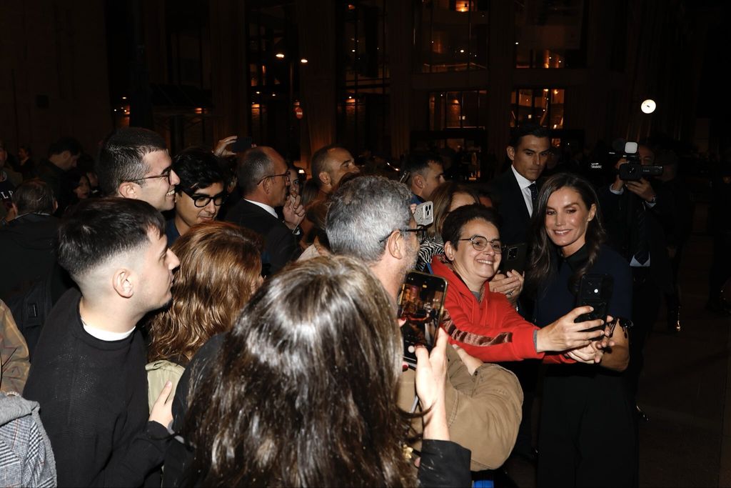 Los Reyes, la Princesa de Asturias y la Infanta Sofía tras el XXXIII Concierto de los Premios Princesa de Asturias en Oviedo