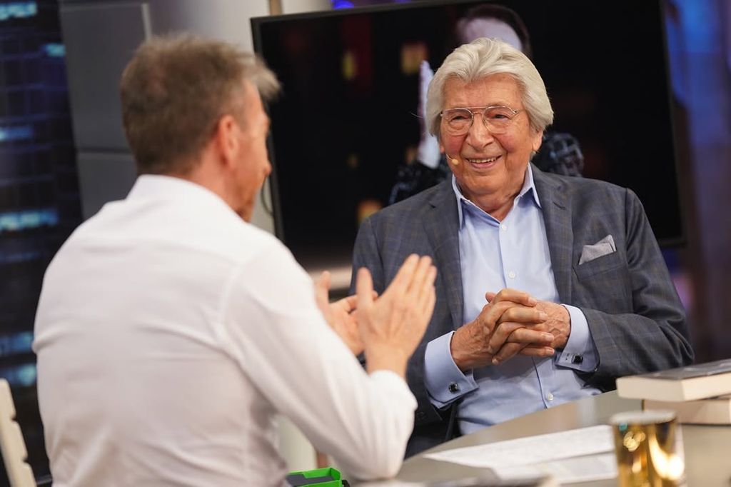 Manuel Alejandro, el célebre compositor español visita El Hormiguero para hablar de su trayectoria profesional