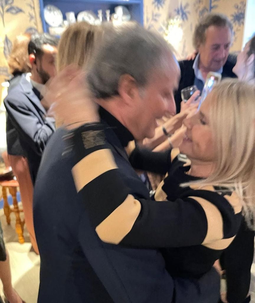 Eugenia Martínez de Irujo celebra su 57 cumpleaños entre amigos y familia.