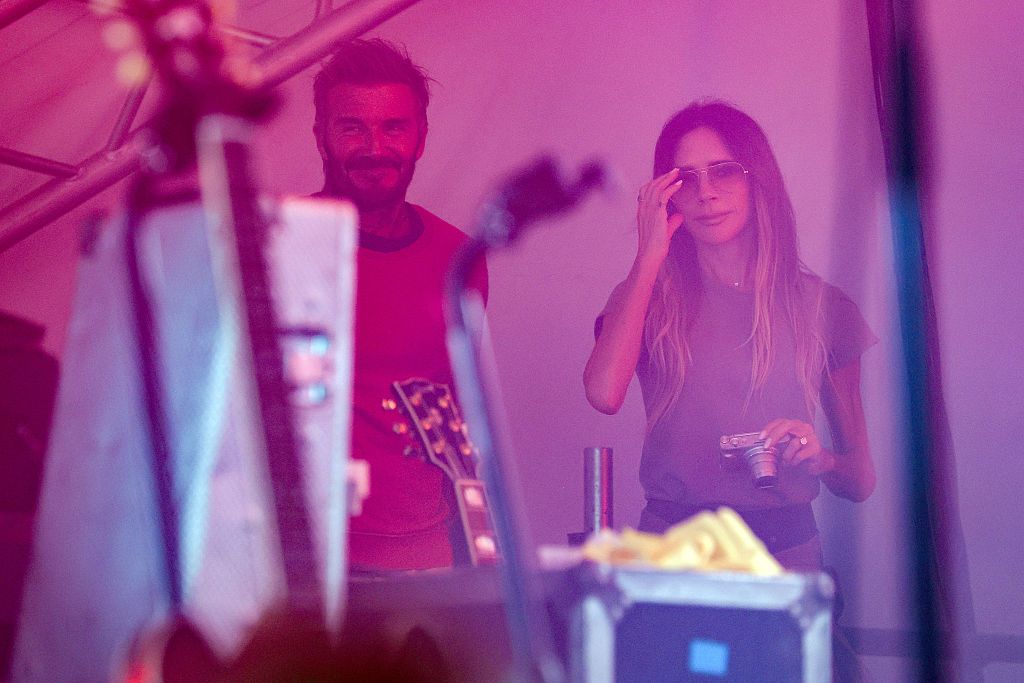 La pareja vio la actuación de su hijo desde el backtage
