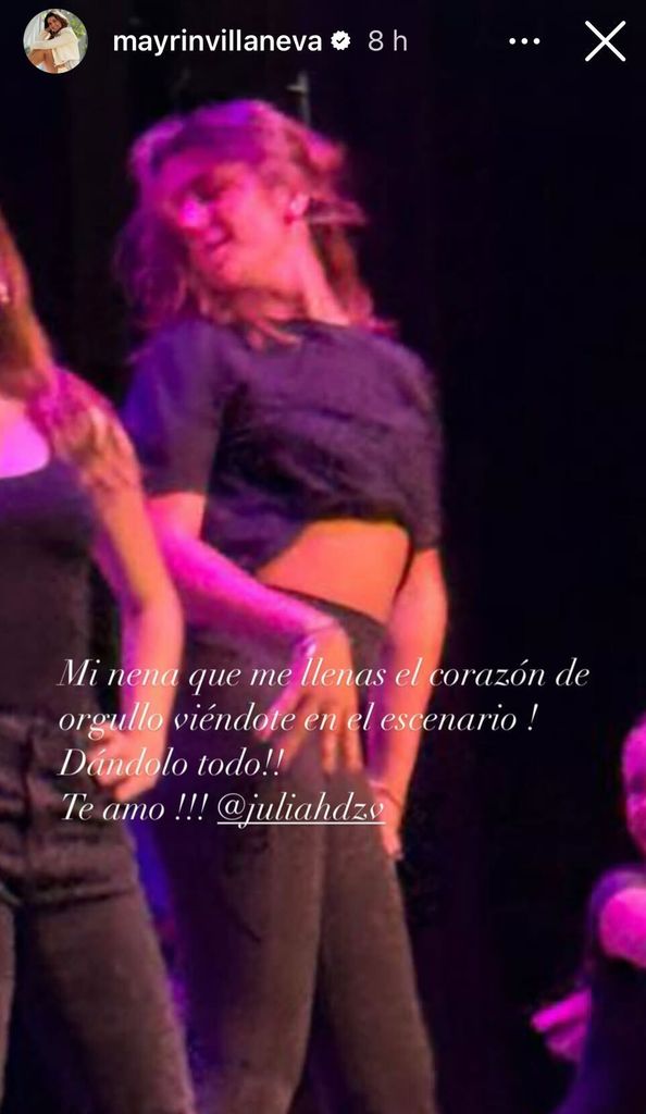 Julia es la hija de Mayrín  Villanueva con Eduardo Santamarina