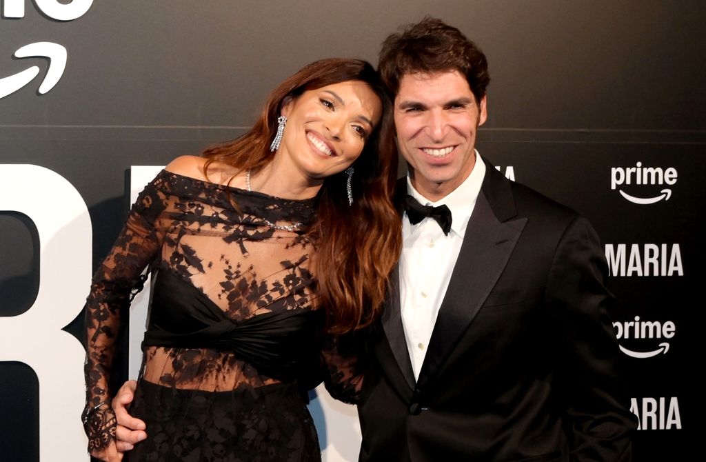Plano medio de Maria Cerqueira y Cayetano Rivera en una premiere