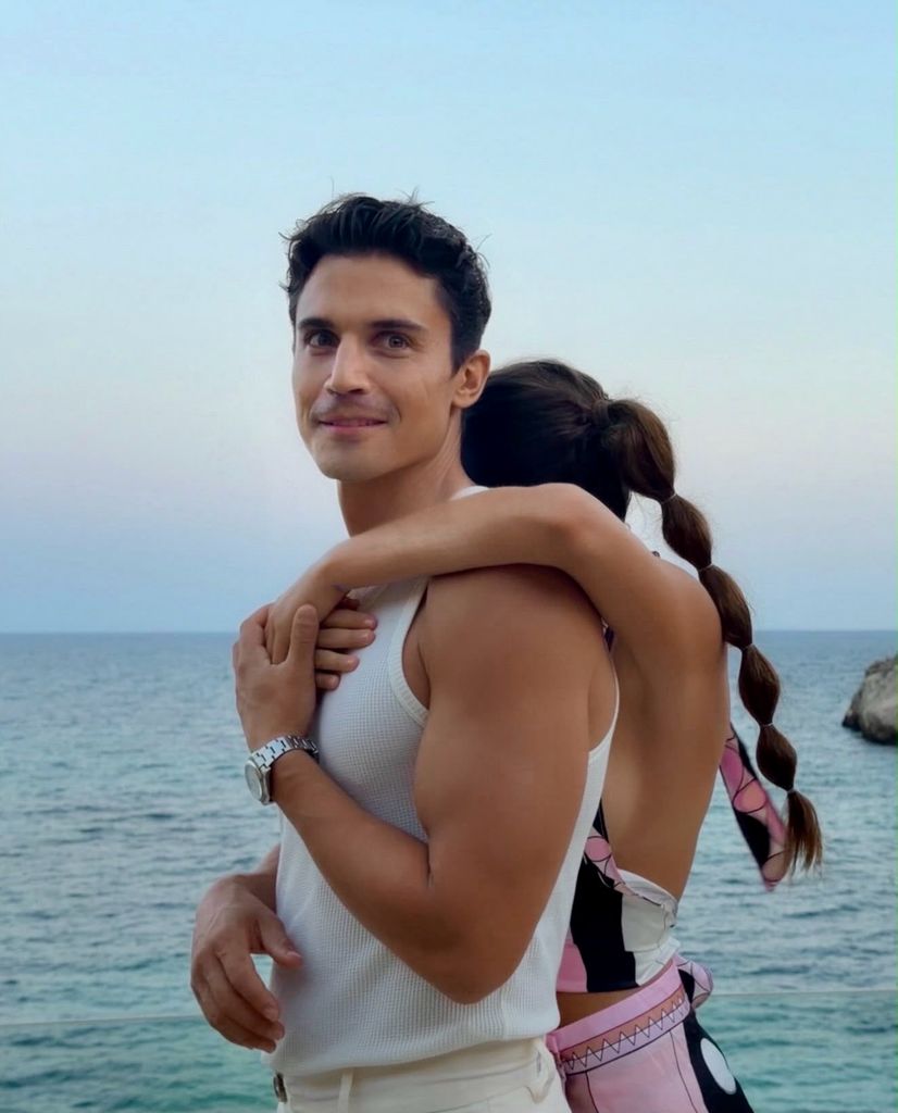 La romántica foto con la que Álex González ha abierto el álbum de su cumpleaños