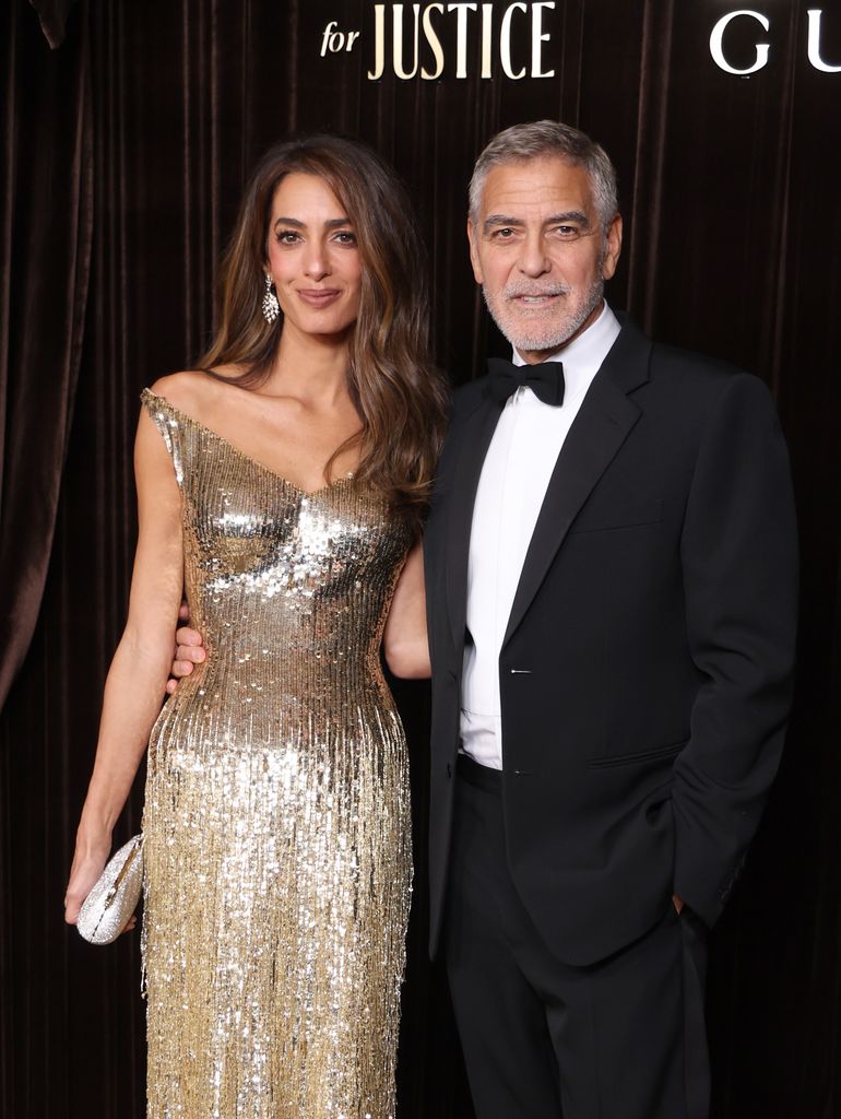 Amal y George Clooney derrocharon glamour clásico en la gala The Albies, en Londres.