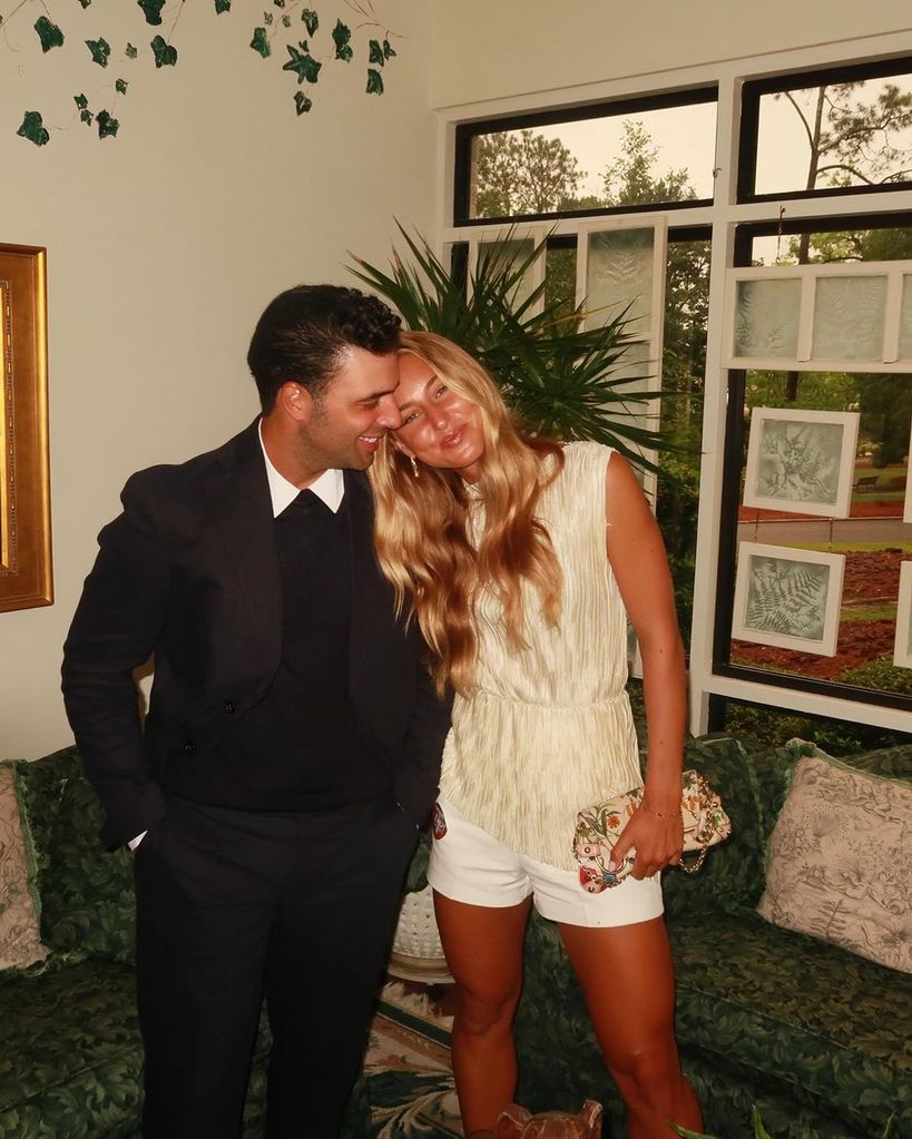 Jencarlos Canela y Olivia Elliott