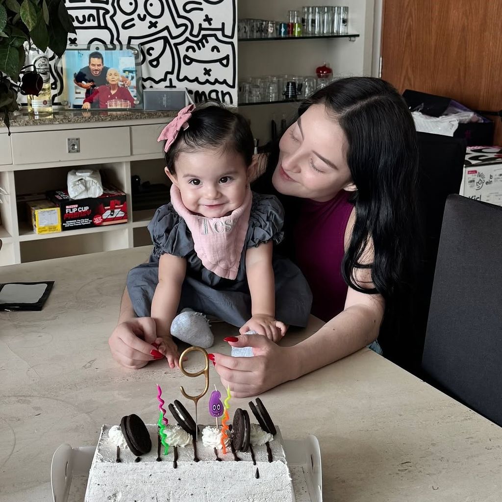 En la imagen, Tessa con su mamá, Paola Dalay.