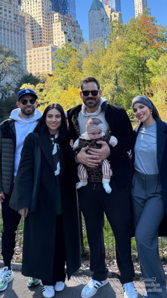 Ana Brenda Contreras y su esposo Zacarías Melhem viajaron a Nueva York con su bebé.