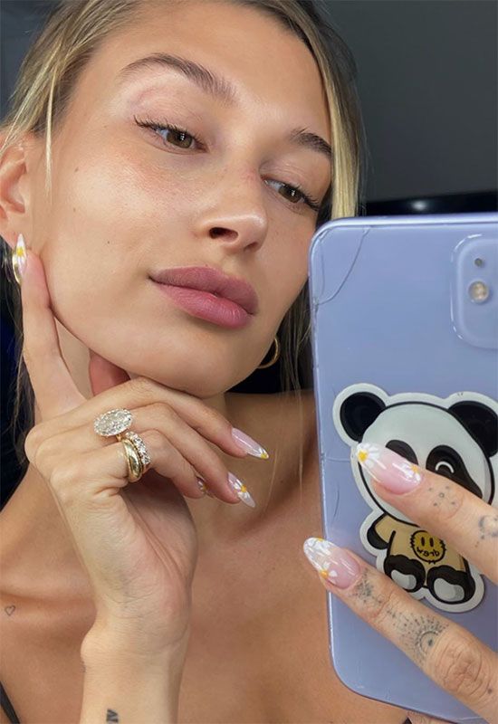 Manicura de margaritas Hailey Baldwin