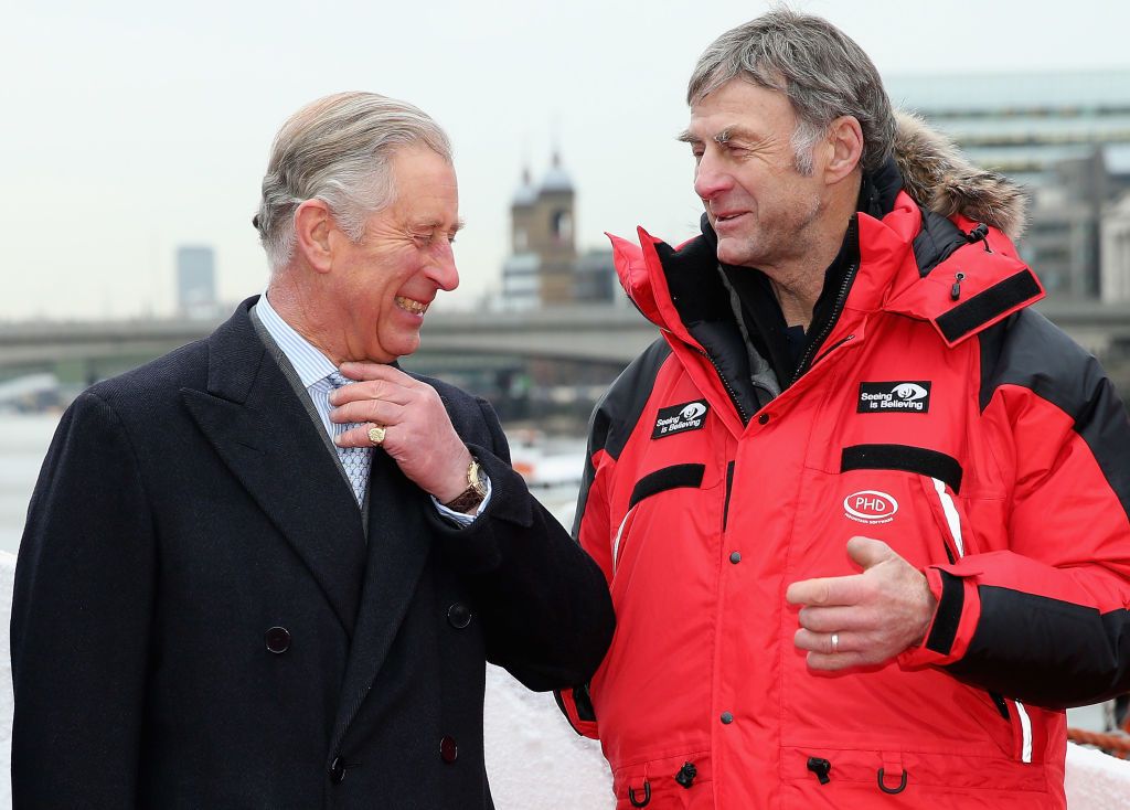 Ranulph Fiennes y el entonces el príncipe Carlos, antes de que el explorador británico iniciera su expedición por la Antárdida en diciembre de 2012