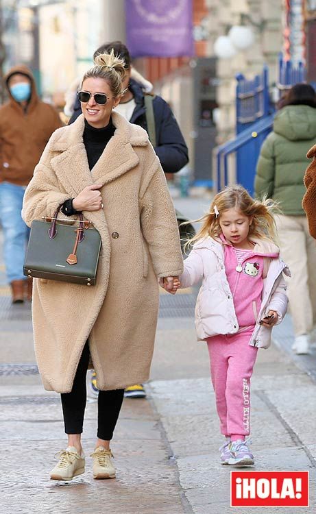 nicky hilton con su hija