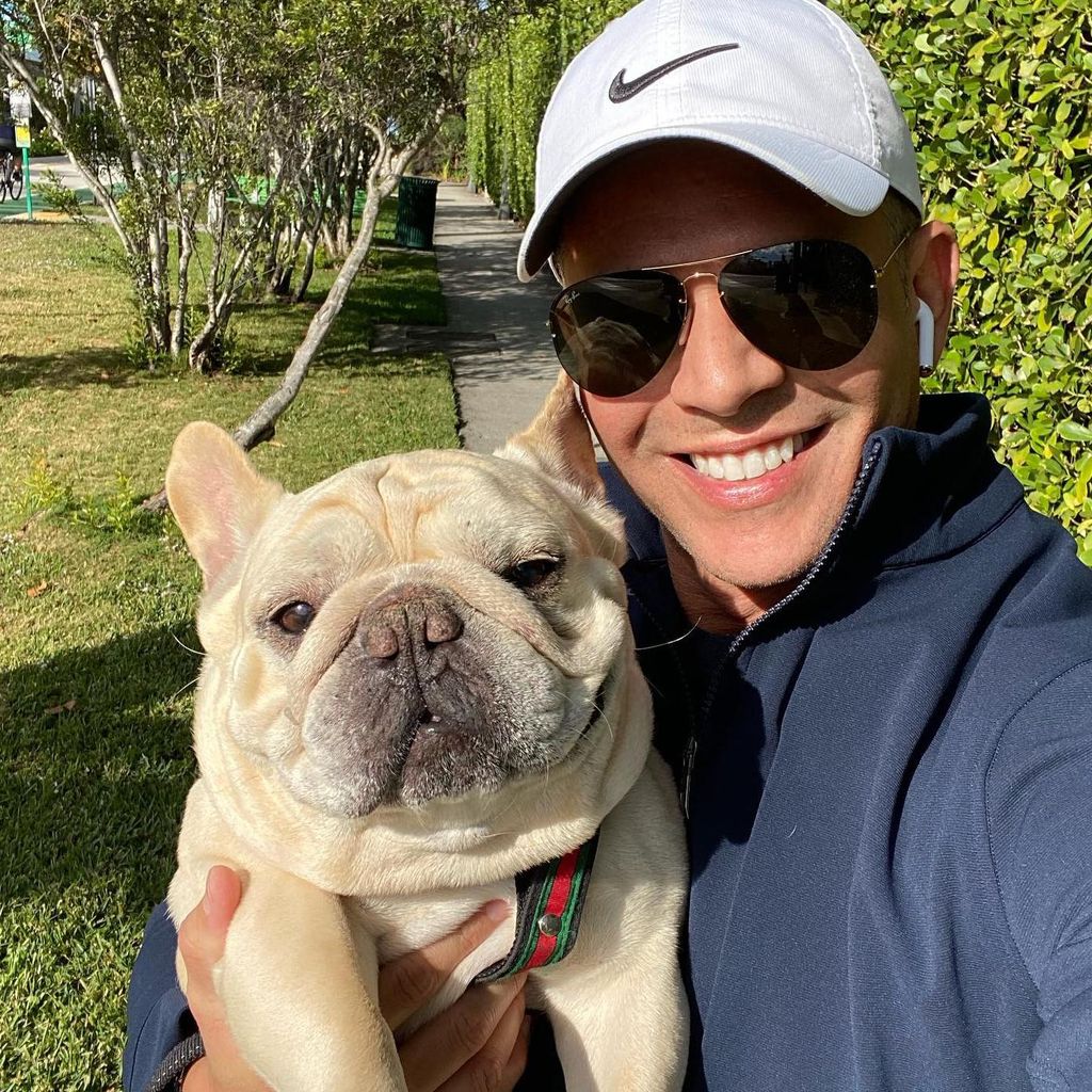 Rodner Figueroa y su perrito Napoleón