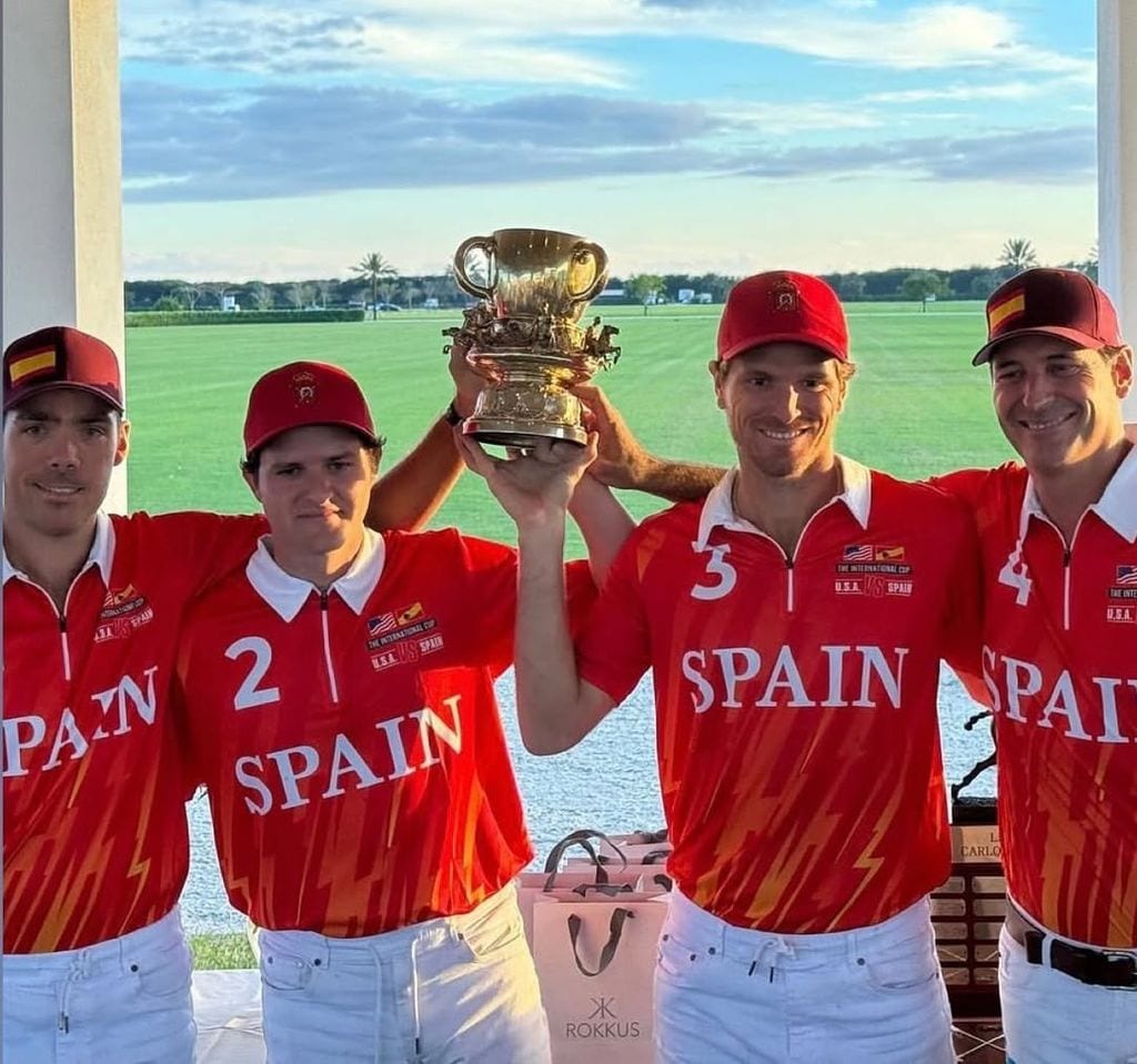 Luis Domecq, el segundo empezando por la izquierda