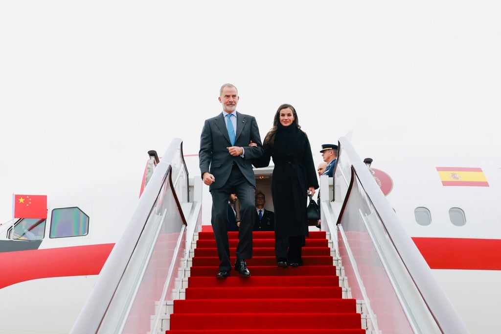 Los Reyes Felipe y Letizia a su llegada a China 