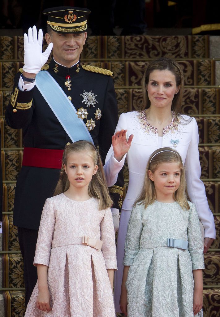 La princesa Leonor y la infanta Sofía, de rosa y azul pastel respectivamente