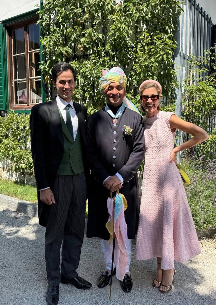 Inés de Cominges y su marido posan con el novio