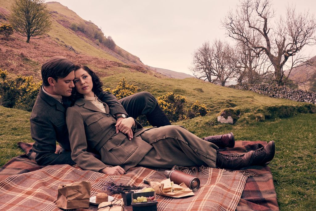 La serie narra dos historias de amor en dos épocas diferentes