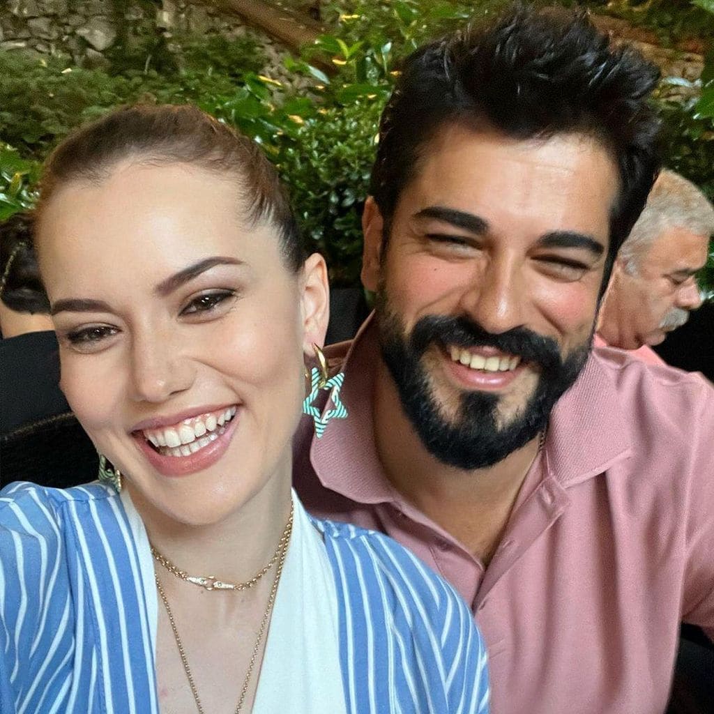 Burak Ozcivit y Fahriye Evcen