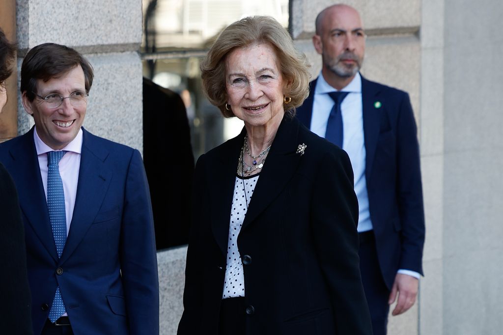 Doña Sofía, con el broche en forma de tortuga que prácticamente no se ha quitado desde que murió su hermana, la princesa Irene