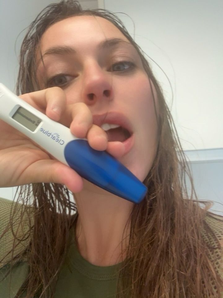 Mostró su test de embarazo