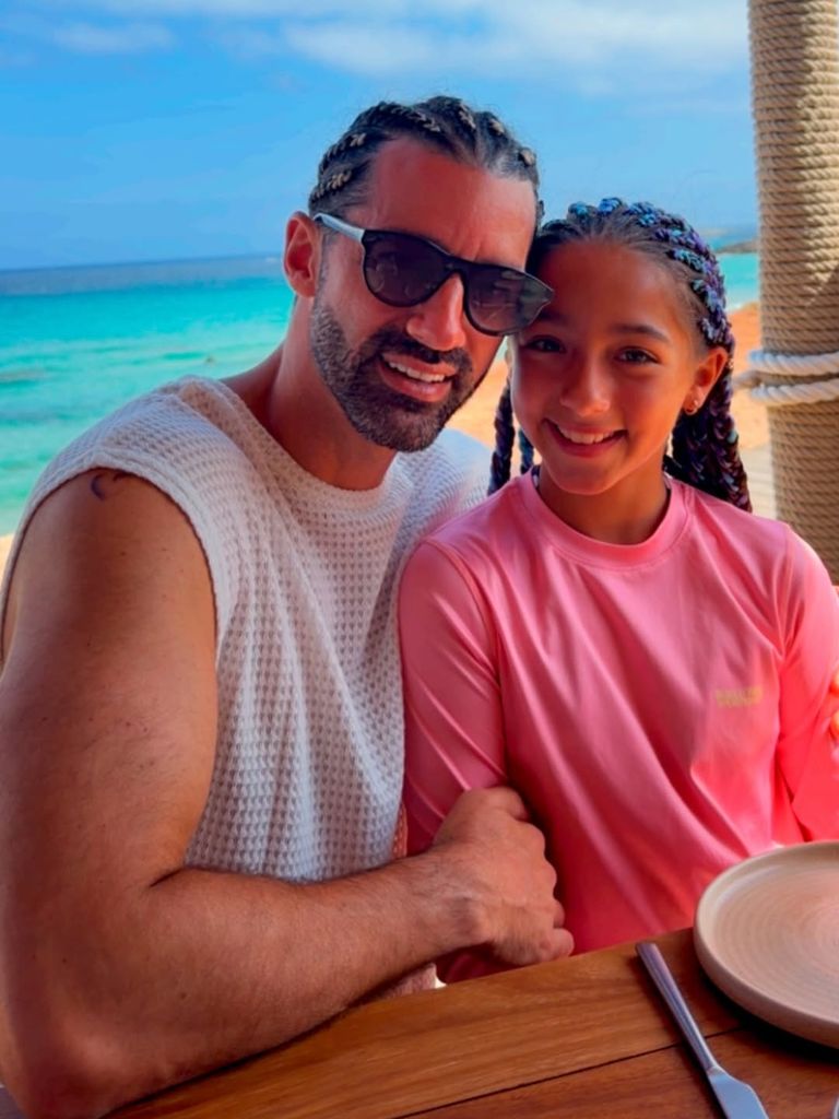 Toni Costa está feliz de pasar otro verano al lado de su hija, Alaïa