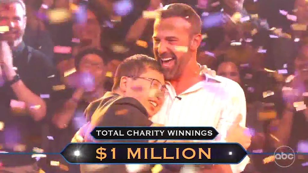 Ben Affleck gana un millón de dólares en una edición benéfica de '¿Quién quiere ser millonario?' participando junto a Jamie Ding, ganador de 'Jeopardy!'