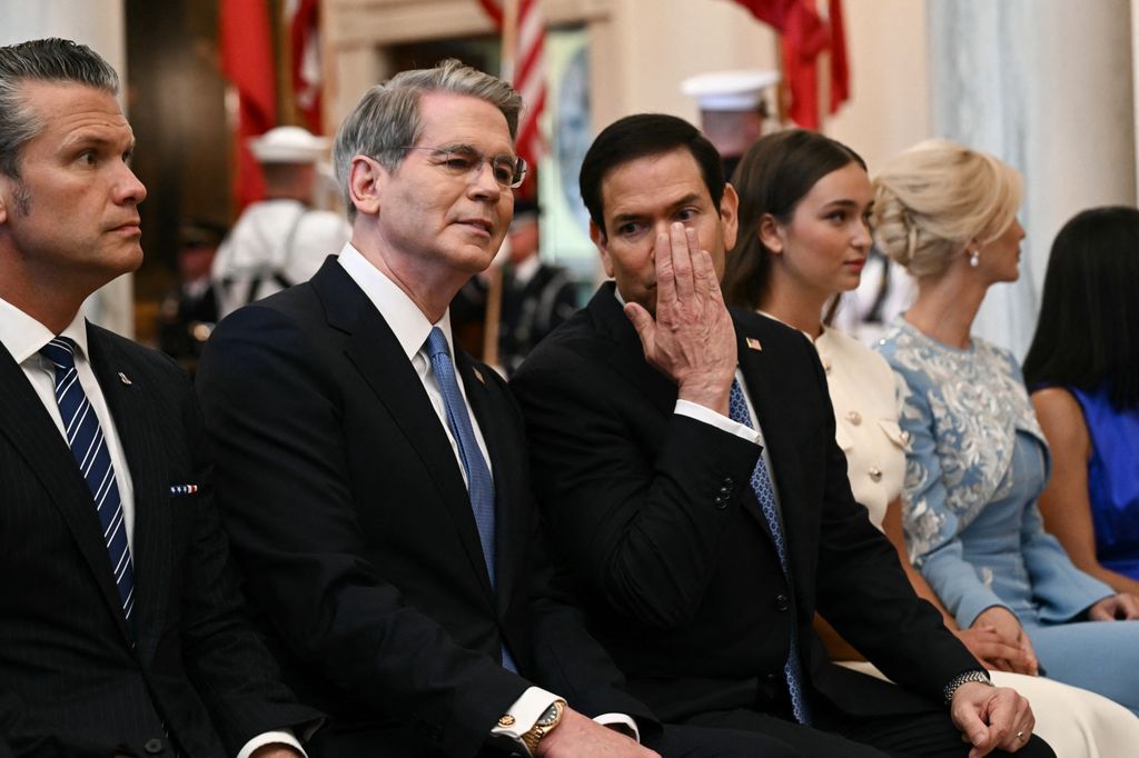 Marco Rubio con el secretario del Tesoro Scott Bessent y el secretario de Defensa Pete Hegseth en la ceremonia de bienvenida a Xi Jinping en la Casa Blanca.
