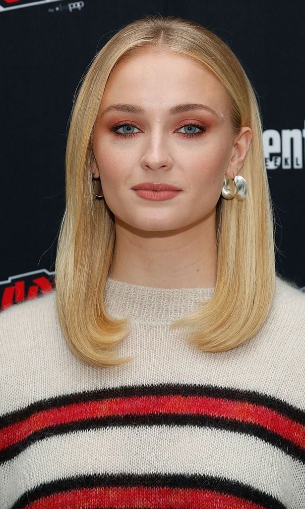 sophie turner se ha arriesgado con varios largos en su melena
