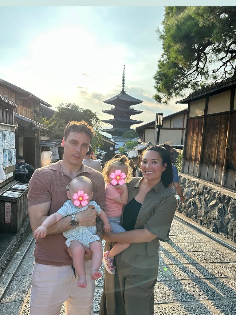 La pareja con sus hijas, Victoire y Constance