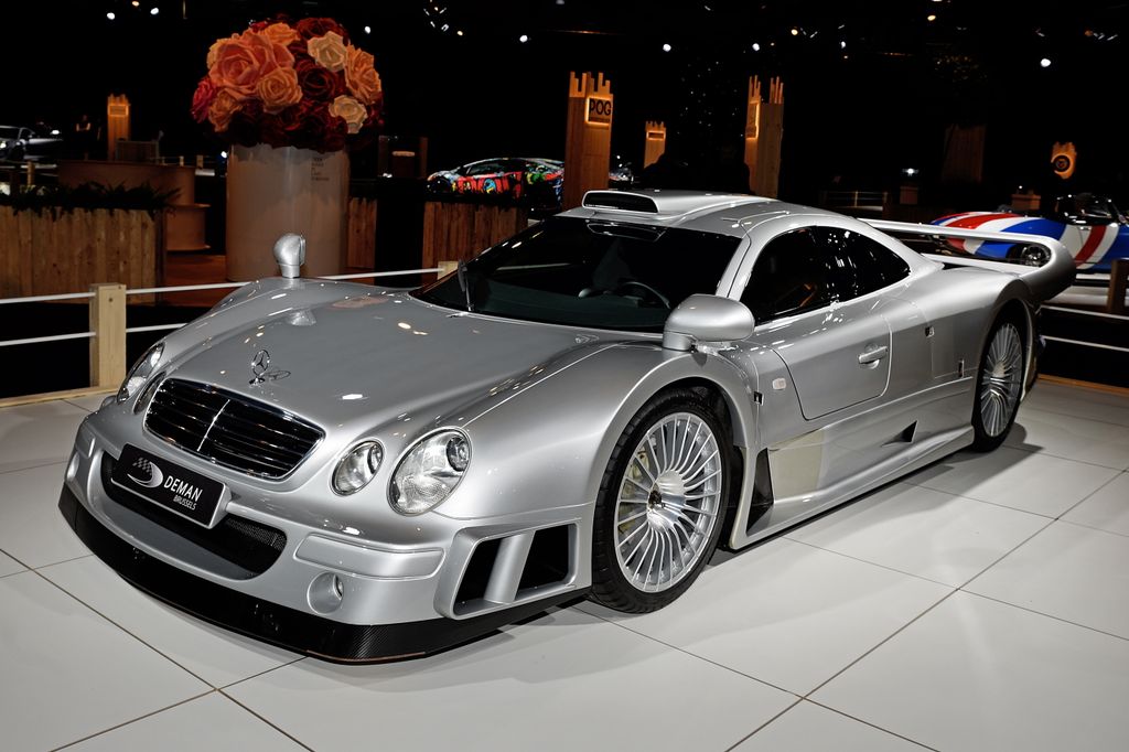 Solo 25 unidades como esta existen en el mundo: el Mercedes CLK GTR es una joya automovilística casi imposible de ver en carretera