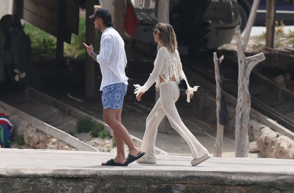 Alejandra Rubio y Carlo Costanzia en Ibiza tras contar en ¡HOLA! que van a ser padres por primera vez