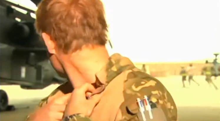 El momento en el que el príncipe Harry para la entrevista para unirse a sus compañeros