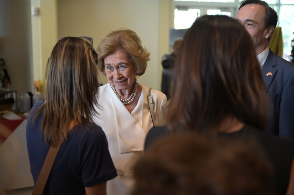 Doña Sofía pone fin a su viaje