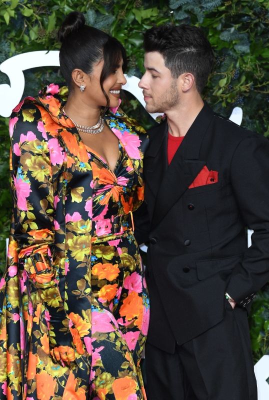 Sale a la luz el nombre de la hija de Nick Jonas y Priyanka Chopra