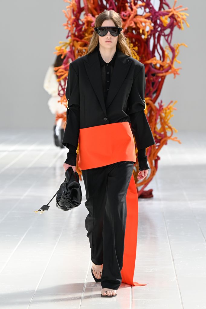 Desfile Primavera/Verano 2027 de Balenciaga en el Tennis Club de París