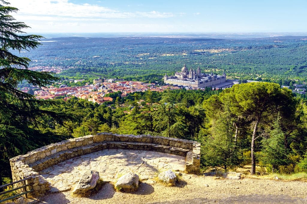 Vistas desde un mirador al monasterio de El Escorial