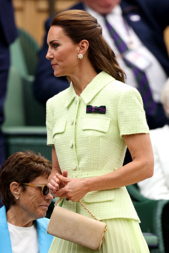 La princesa de Gales acierta con un nuevo vestido cítrico y sus pendientes de perlas 'coliflor'