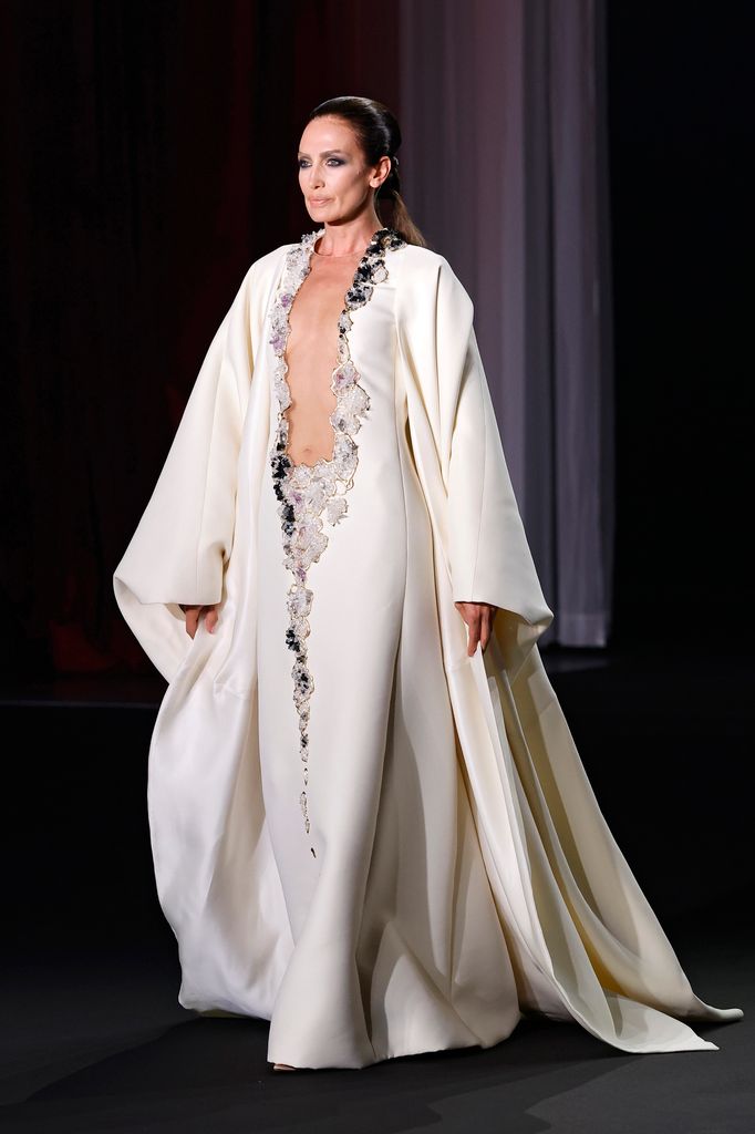 Nieves Álvarez en el desfile de Stéphane Rolland en la Alta Costura de París, 2026.