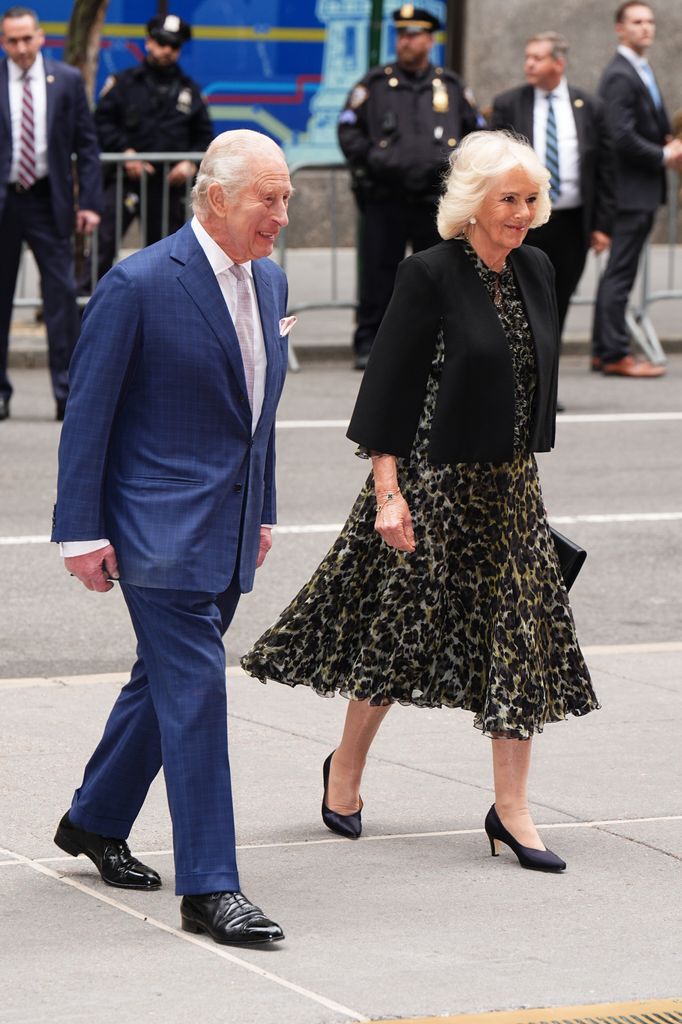 El rey Carlos y la reina Camila llegando a la quinta gala anual de King's Trust Global