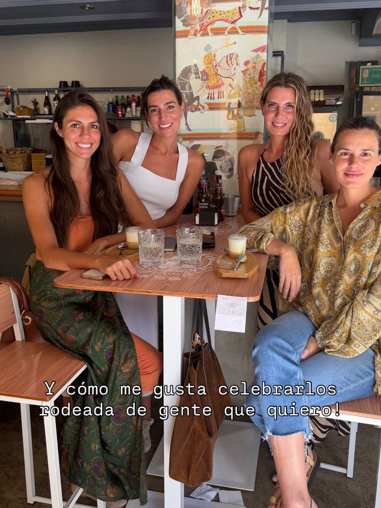 Las hermanas juntas por el cumpleaños de Ana Cristina