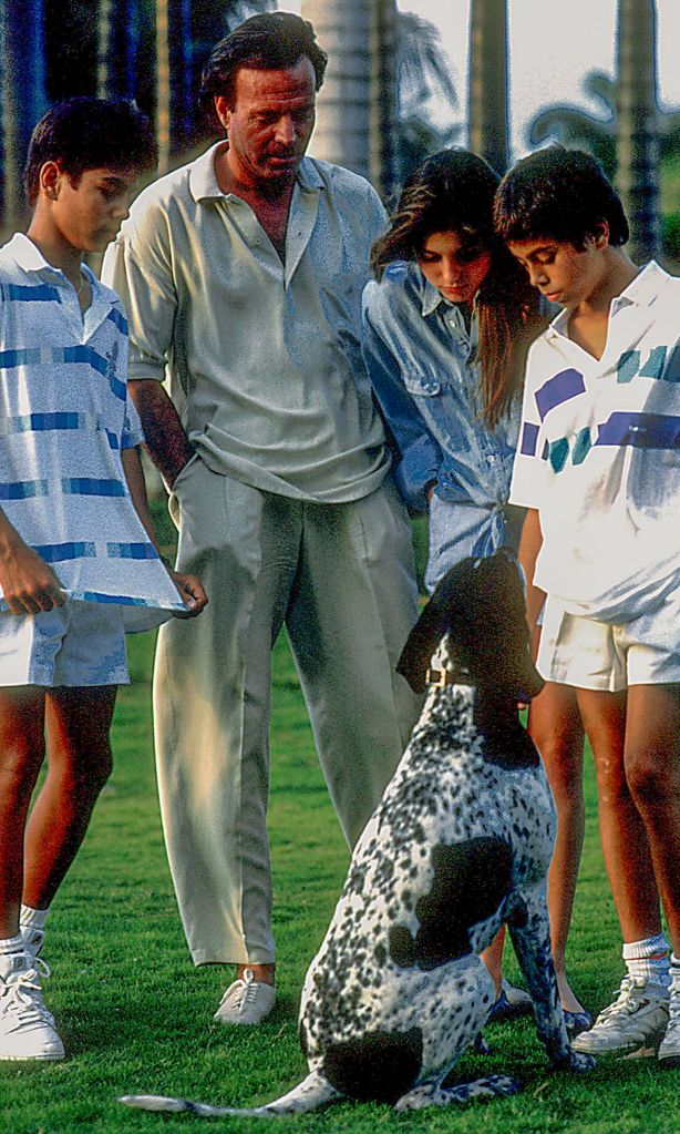 Julio Iglesias con sus hijos