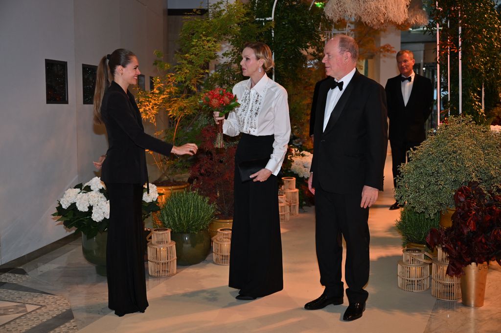 Charlene de Mónaco, de gala con una camisa de pedrería