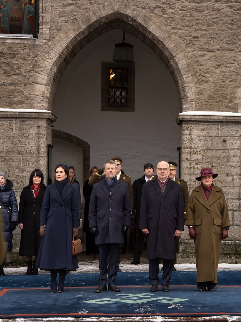 Mary de Dinamarca impacta con tiara y vestido nuevo en Estonia