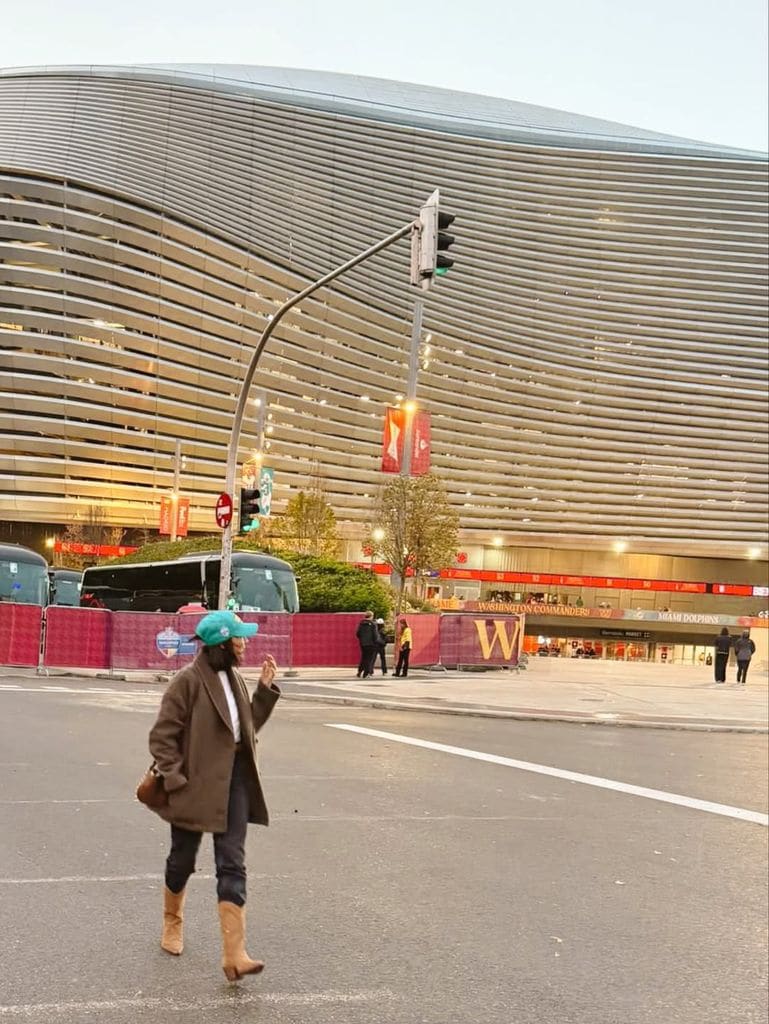 Tamara Falcó en el partido de la NFL en el Bernabéu, Madrid, 2025.