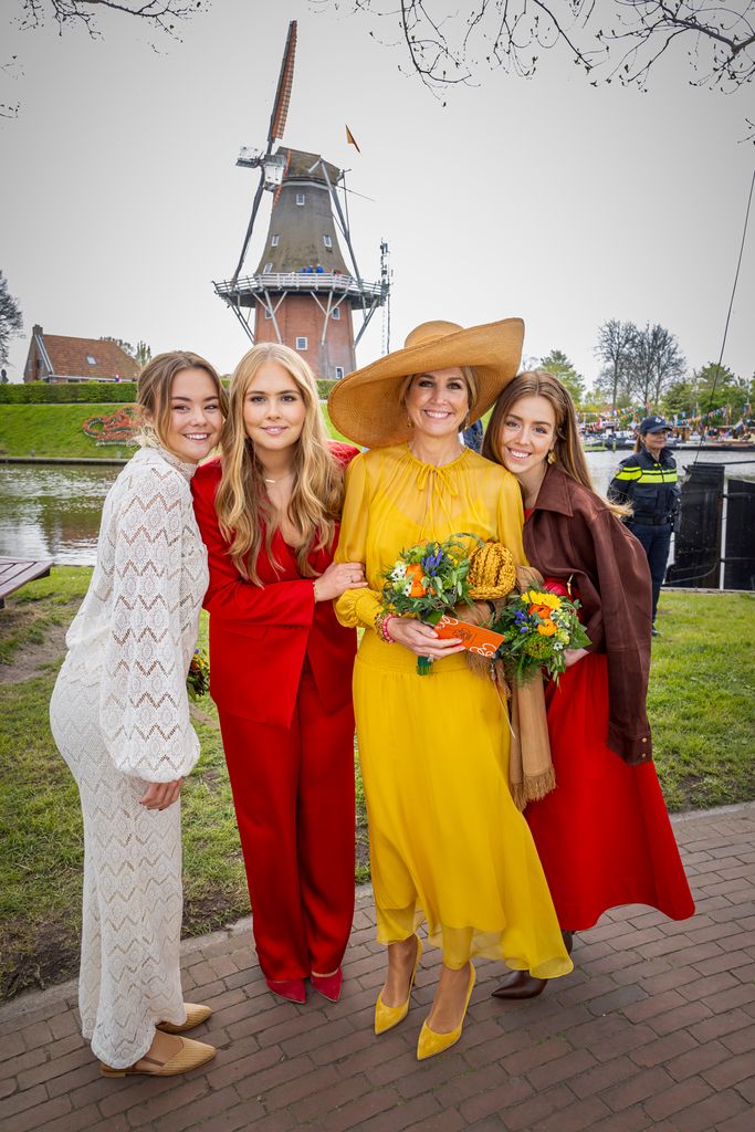Máxima de Holanda junto a sus tres hijas, las princesas Ariane, Amalia y Alexia de los Países Bajos. 