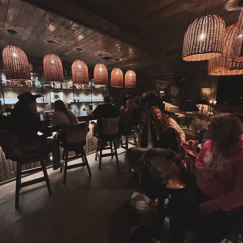 Empleados del rancho durante la fiesta