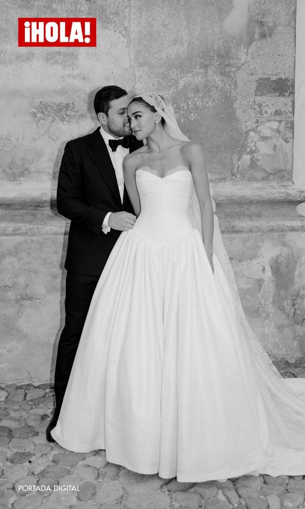 Fotos: AGBA WEDDINGS | Vestido: Lorena Formoso  | Pendientes y alianzas: Rabat 
Makeup: Sisley | Flores: Granada